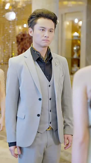 大嫂华丽归来（72集）热播短剧来袭