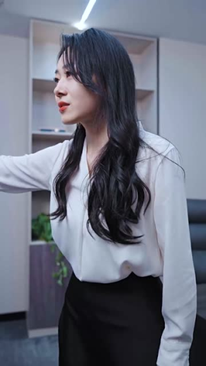 大佬妈咪美又野(80集) 大佬妈咪美又野(80集)温柔追捕短剧