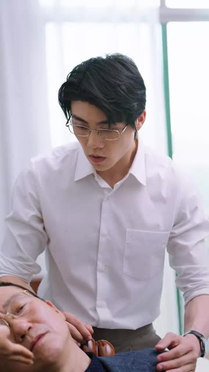 闪婚后，我带憨夫总裁逆袭人生免费短剧合集