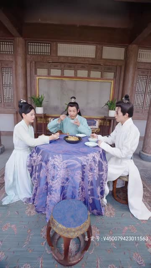 我媳妇又被女帝上身了(83集) 我媳妇又被女帝上身了(83集)精彩的短剧