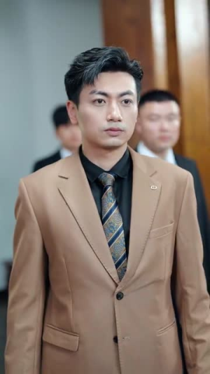 死对头破产后被我包养了(100集) 死对头破产后被我包养了(100集)精彩短剧免费看