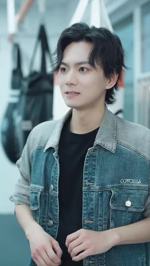 凤山行凤鸣孤月满星辰（65集） 精彩的短剧