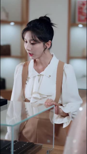 天桥摆摊我捡了个纨绔当老公（79集） 短剧