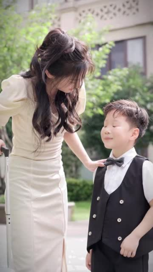 假情真爱(100集) 假情真爱(100集)女主谁演的