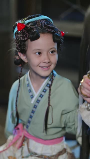 逃荒路上靠我用空间喂饱全家（70集）短剧在线更新