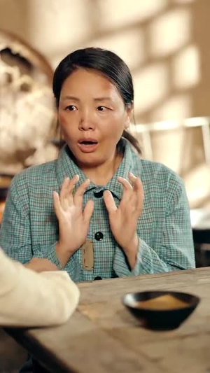 穿到饥荒年我靠绑定挨骂系统顿顿吃肉 (80集) 不用花钱看全剧