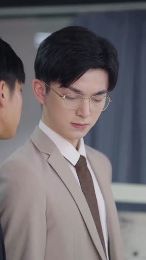 她死遁后竟成了前夫的白月光(60集) 她死遁后竟成了前夫的白月光(60集)短剧上头又好看