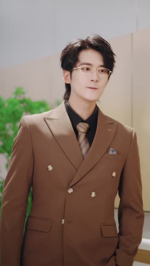 年上月光之姐姐的专属骑士（68集）超好看短剧推荐