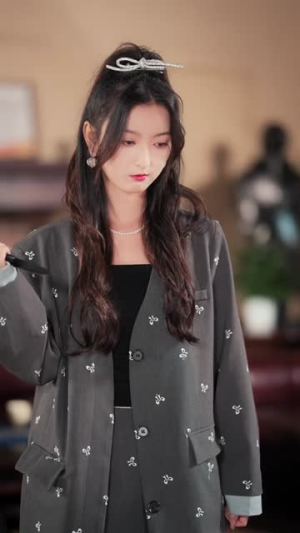 我全家是黄金岛岛主，而我在吃土（65集）在线观看全集