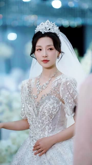 我资助的穷学生，毕业把我当乞丐（65集）热门短剧在线看